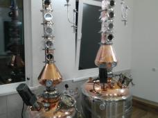 Aparat de distilare capacitatea de lucru 100/200 litri.